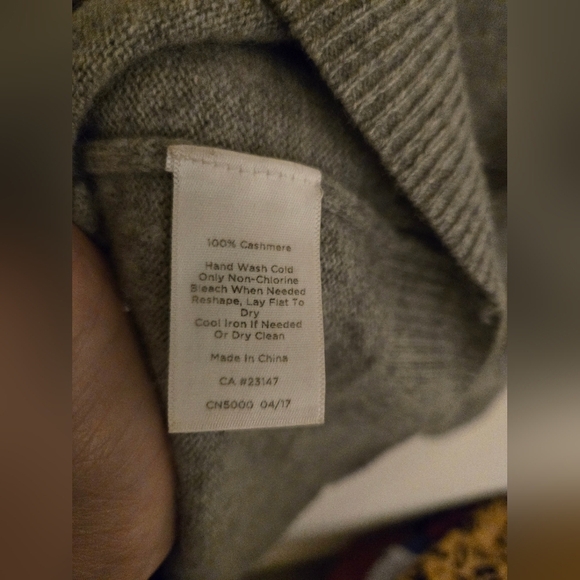 Talbots 100% Cashmere grey 3/4 sleeve boat neck sweater | size small - Picture 3 of 5
